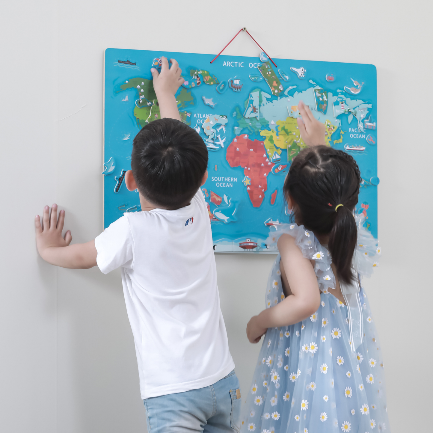 Viga Dry Erase Board with,   Magnetic World Puzzle, Montessori Wooden Toy, Develops Sensory, Cognitive & Fine Motor Skills, Non-Toxic & Eco-friendly Kids Educational Toy, Suitable for Children 3Y+