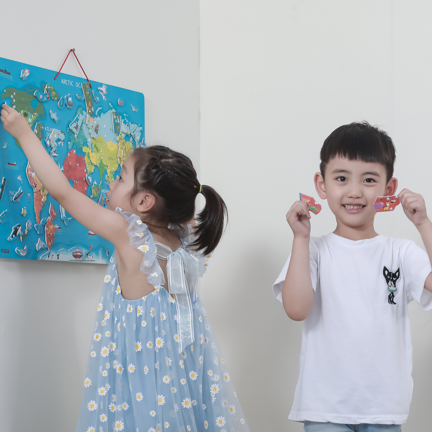 Viga Dry Erase Board with,   Magnetic World Puzzle, Montessori Wooden Toy, Develops Sensory, Cognitive & Fine Motor Skills, Non-Toxic & Eco-friendly Kids Educational Toy, Suitable for Children 3Y+