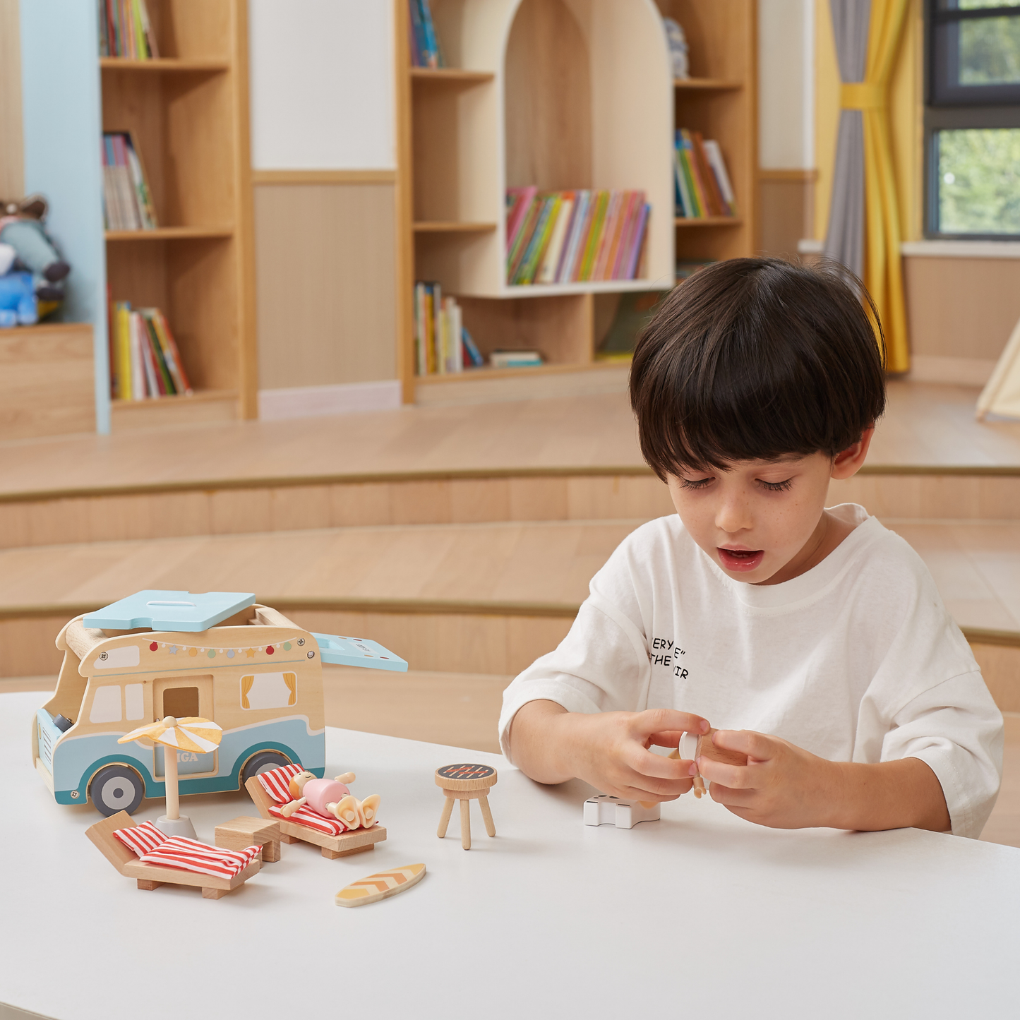 Viga Wooden Camper Van Playset, 12-Piece Montessori-Inspired Beach-Themed Vehicle Toy, Non-Toxic and Eco-Friendly, Encourages Imaginative Role Play and Fine Motor Skills, Suitable for Boys & Girls Ages 3+