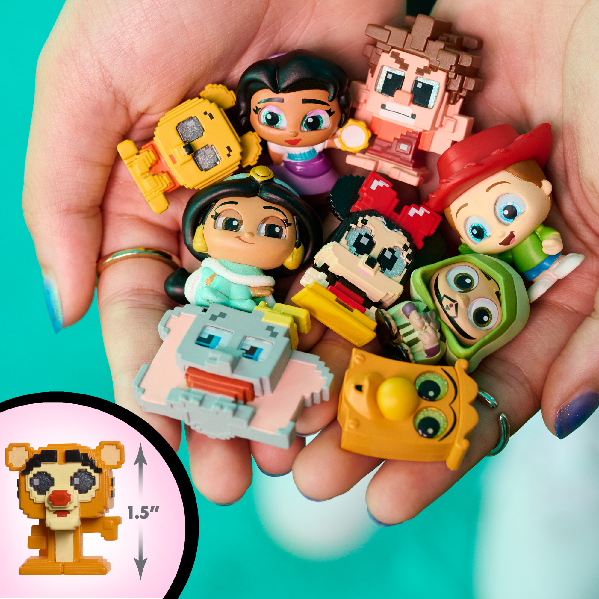 Disney Doorables Mini Peek Pixel Perfect Collectible Mini Action Figures, 1.5 Inch (3.8 cm) Toy Figurines, Includes 2-3 Figures Per Box, Officially Licensed Kids Toy for Ages 5 & Up by Just Play