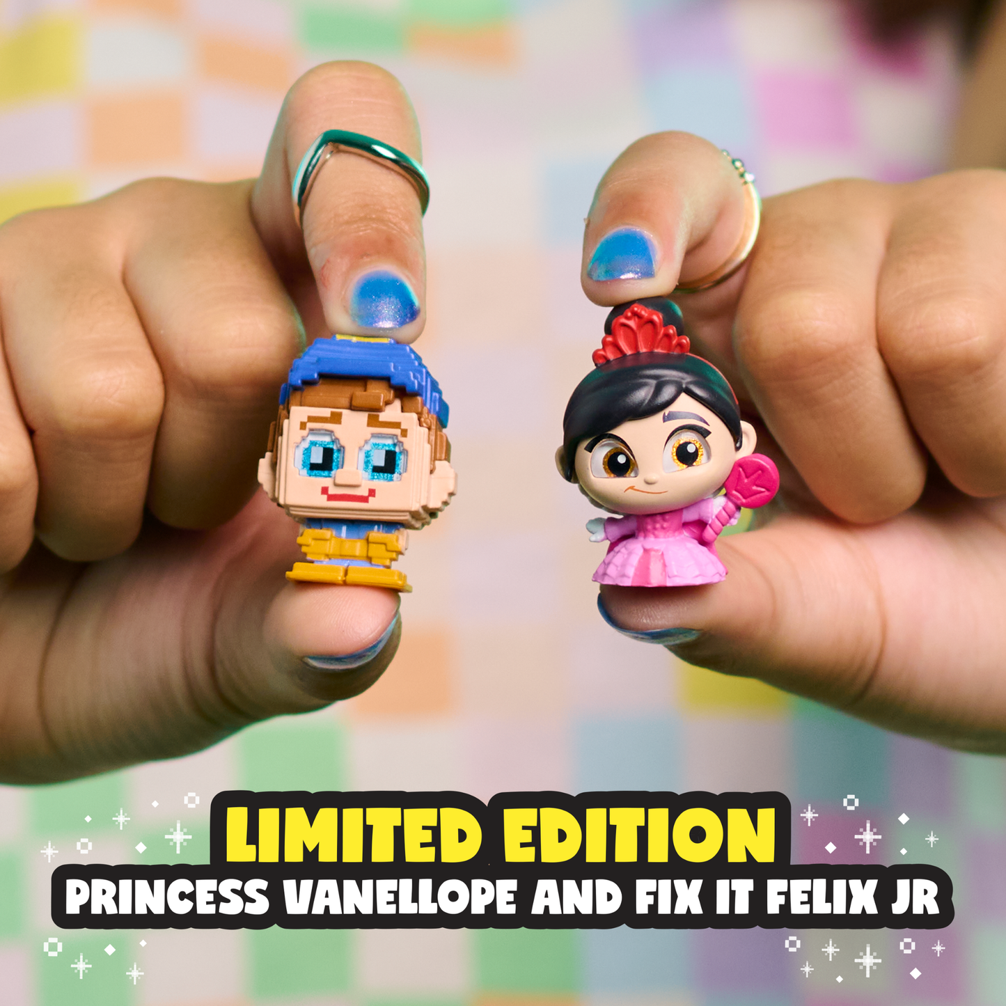 Disney Doorables Multi Peek Pixel Perfect Collectible Mini Action Figures, 1.5 Inch (3.8 cm) Toy Figurines, Includes 5-7 Figures Per Box, Officially Licensed Kids Toy for Ages 5 & Up by Just Play