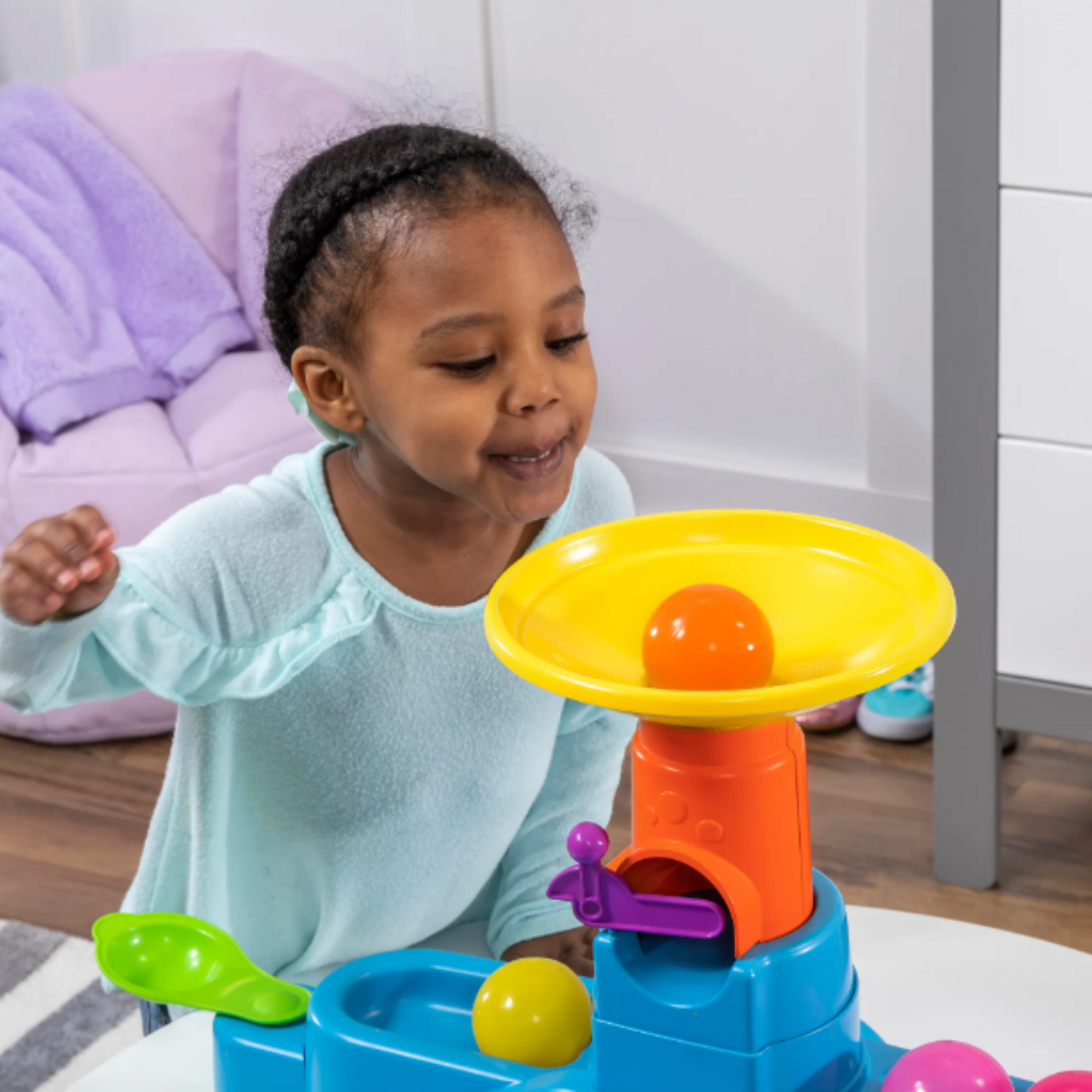 Step2 Ball Buddies Tunnel Tower, Indoor and Outdoor Sensory Play Table, Activity Toy with 12 Piece Accessories Including Balls, STEM Toy and Activity Centre, Suitable for Boys and Girls Aged 1+