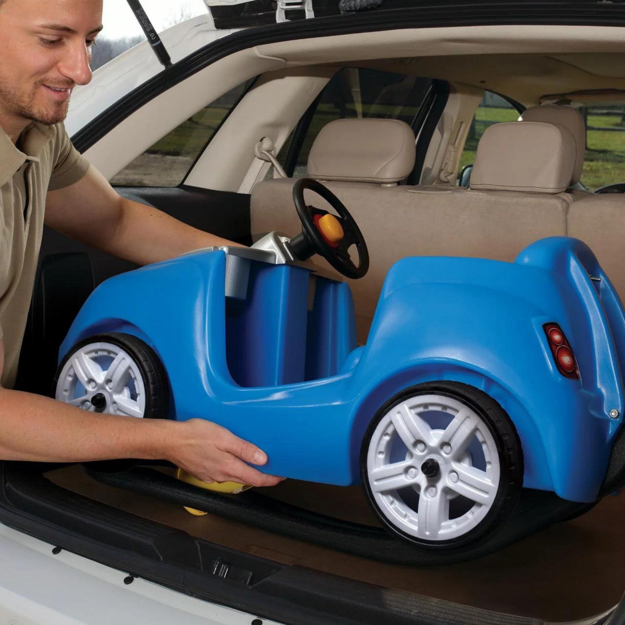 Step2 Whisper Ride II, Single Seater Kids Push Car, Easy to Store Ride On Toy with Seatbelt, Horn and Storage Trunk, Suitable for Children both Boys and Girls Aged 18m and Above, Blue, Pink