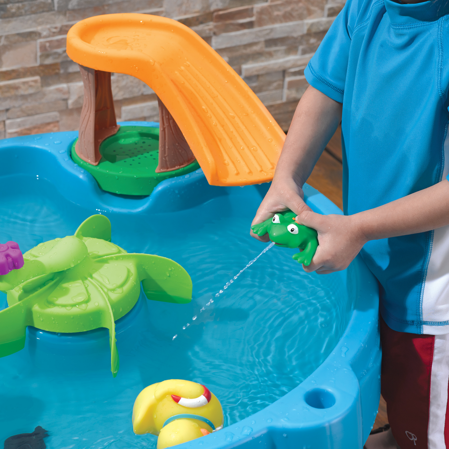 Step2 Duck Pond Water Table, Indoor and Outdoor Toy Water Table with 6 Piece Accessories Include Ducks and Frog, STEM Toy and Activity Centre, Suitable for Kids both Boys and Girls Aged 1.5+