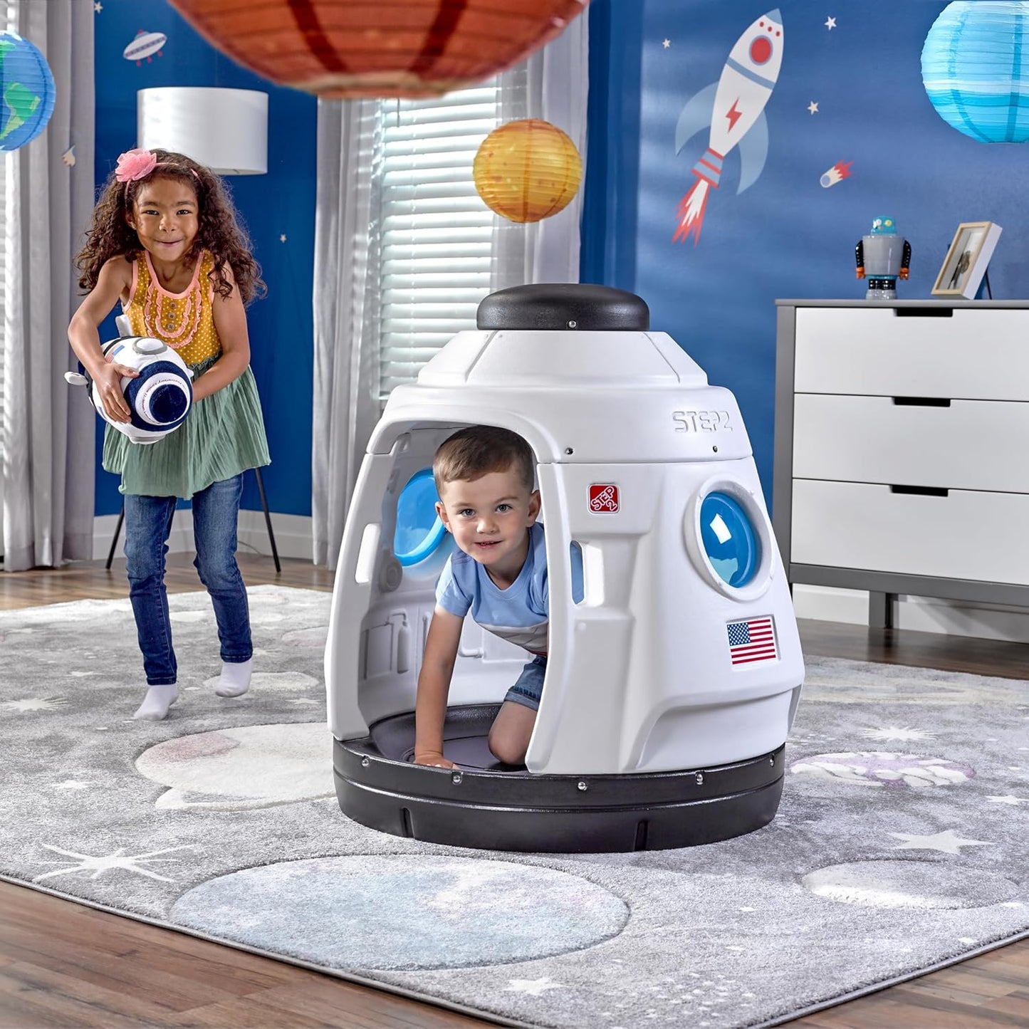 Step2 Space Capsule Swing for Toddlers – Rocket Ship Swing for 2 Kids, Indoor & Outdoor Use, Weather-Resistant Ropes (80 x 73.7 x 85.1 cm)