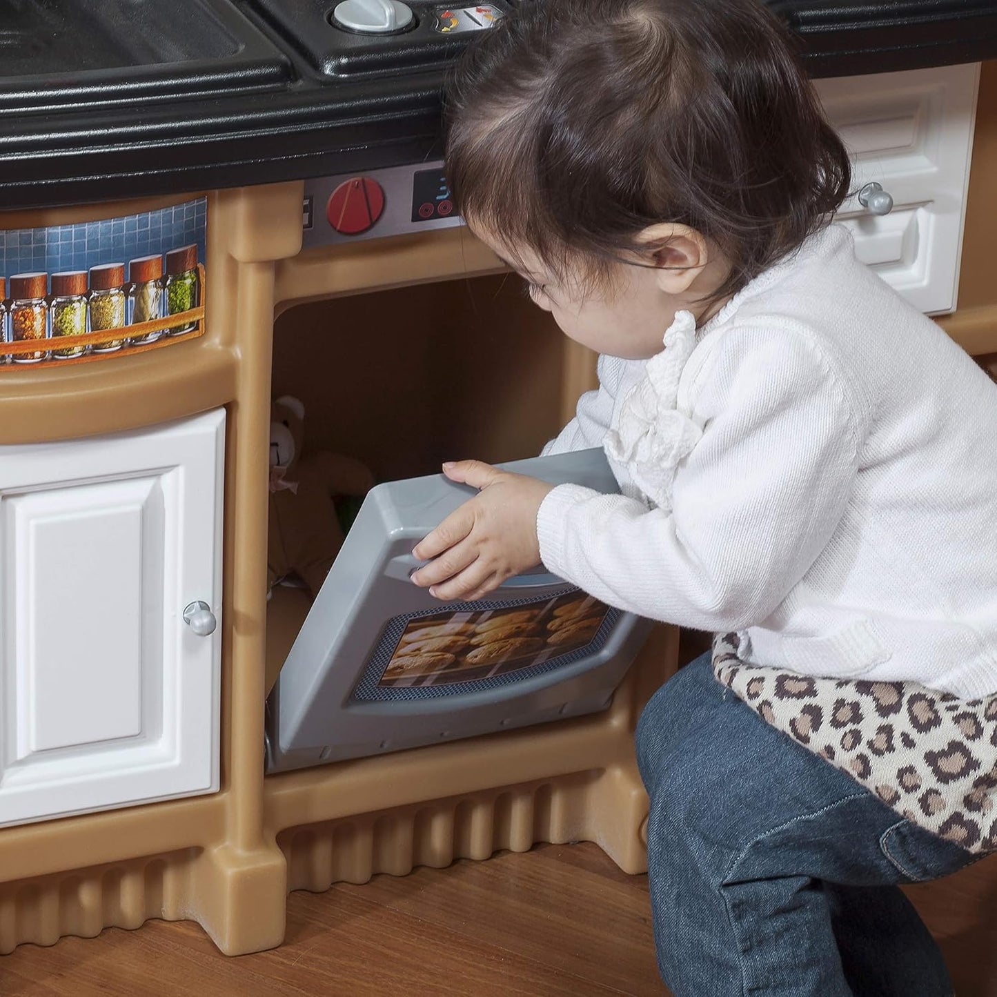 Step2 Custom Kitchen Refresh, Interactive Roleplay Kitchen Set with Lights Sounds Storage Accessories, Pretend Cooking Toy for Kids Boys and Girls Age 2 to 6, Tan