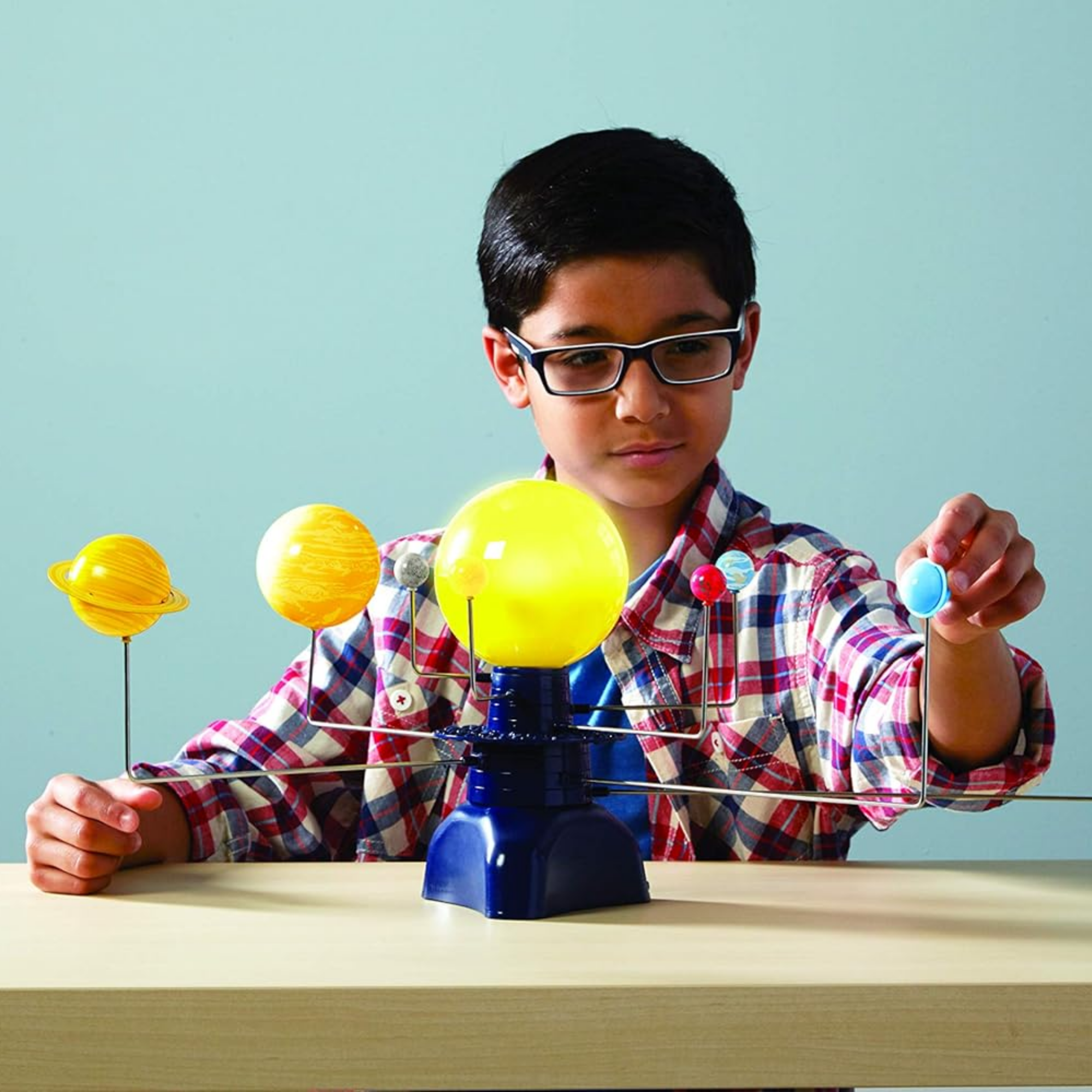 Learning Resources GeoSafari Motorised Solar System, Interactive Rotating & Revolving Model with Light-Up Sun & Star Projector, Includes Multilingual Activity Guide, For Kids Ages 8+