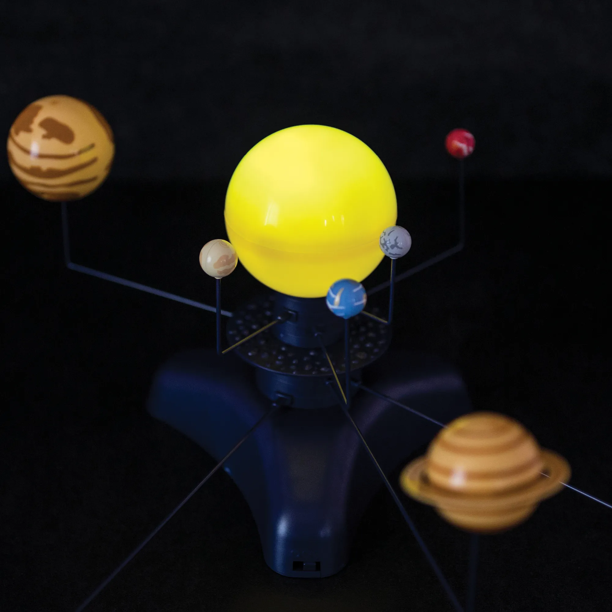 Learning Resources GeoSafari Motorised Solar System, Interactive Rotating & Revolving Model with Light-Up Sun & Star Projector, Includes Multilingual Activity Guide, For Kids Ages 8+